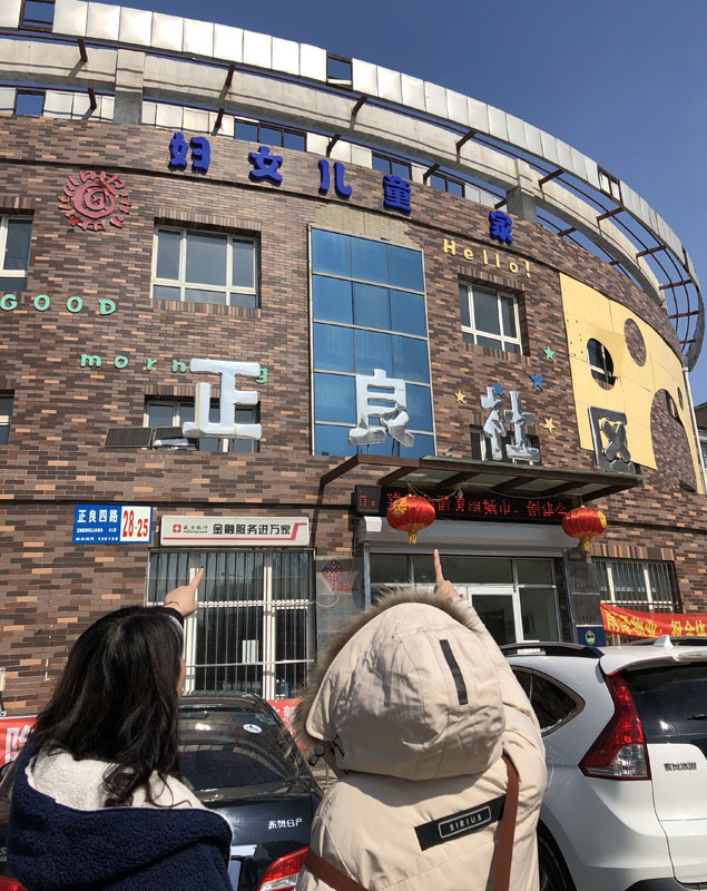 图2记者走访中看到老旧小区外墙多处脱落