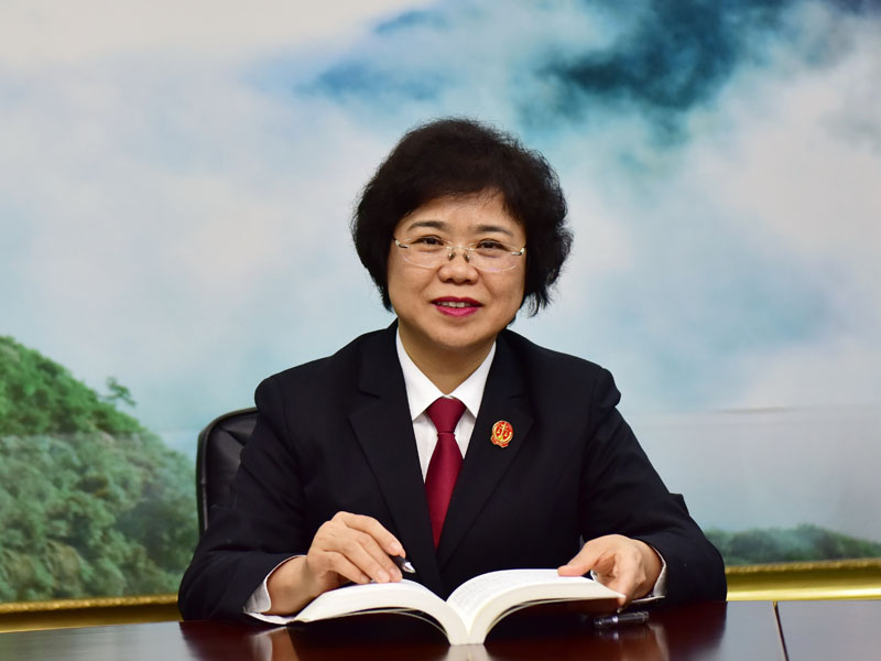 丹东中院党组书记、院长王玉砚