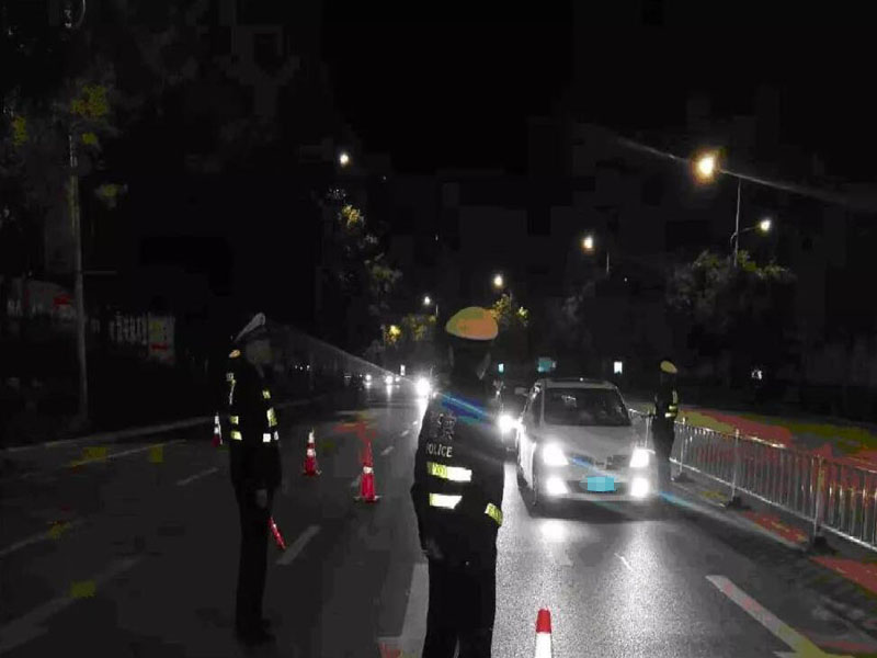 夜间查酒驾