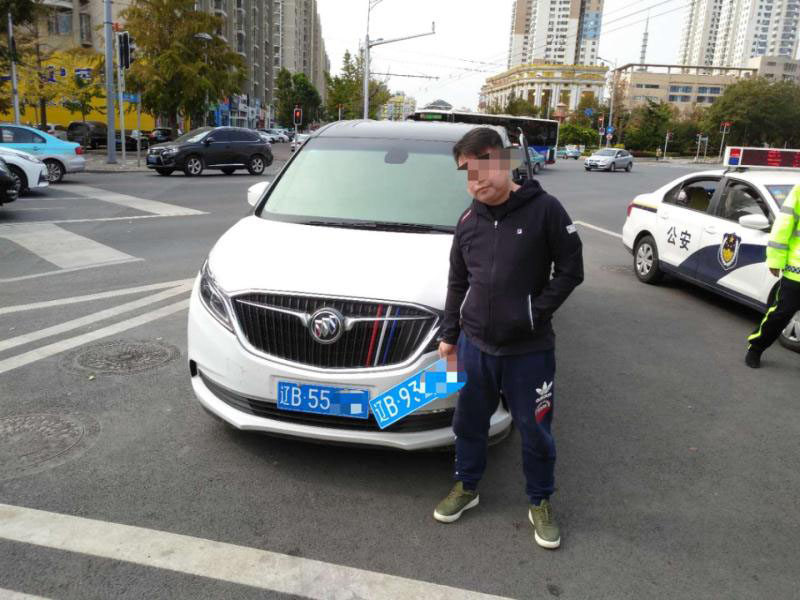 配文2：交警查获的套牌车