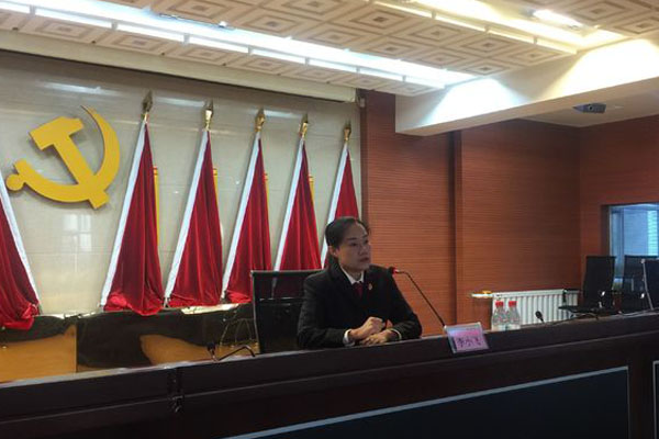 李小飞在此次培训活动上为全区行政机关讲授行政法规