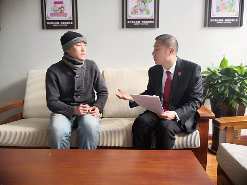配文1：执行法官姜群向申请执行人了解情况