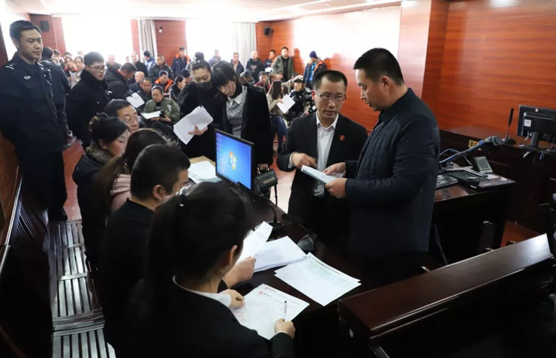 配文1：发放现场