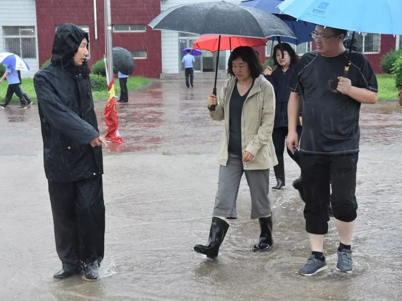 葫芦岛市司法局局长袁伶带队检察戒毒所安全防汛工作