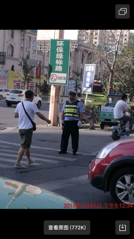 魏荣辉正在执勤