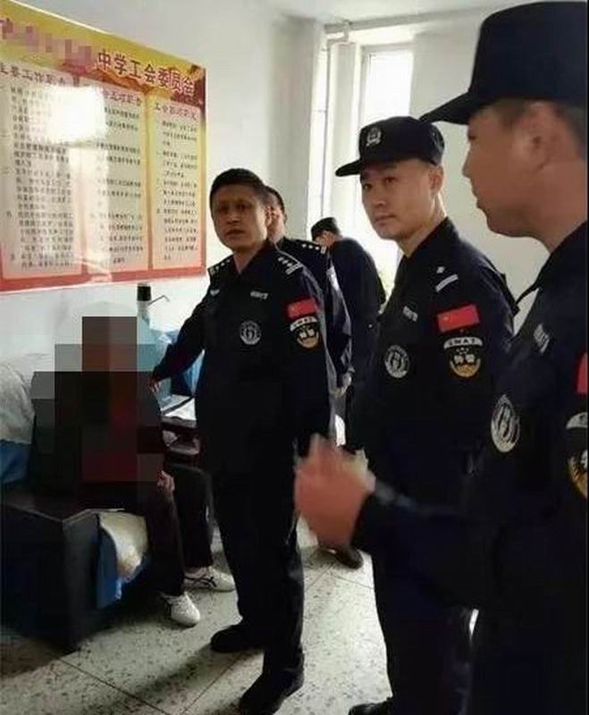 葫芦岛市公安局连山分局巡特警机动大队救援小组成功救回轻生少年