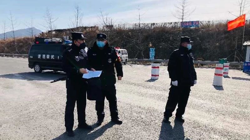 他们，成为蓝天白云下的风景