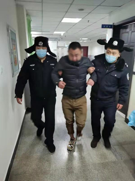 民警送孙某就诊