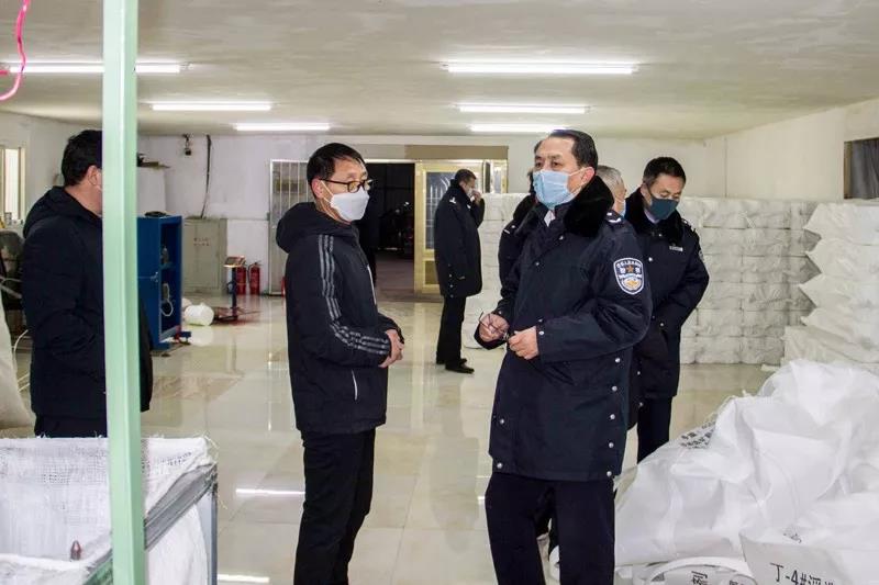 王杰一行在企业车间走访