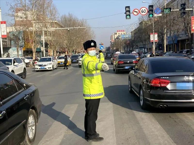 绥中交警的“交通年味” (2)