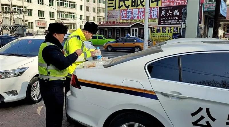 绥中交警的“交通年味” (4)