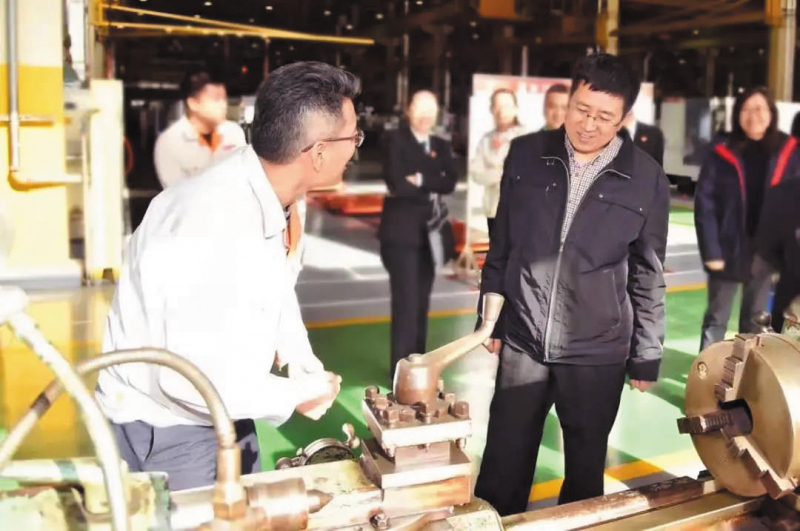沈阳中院工作团队实地考察沈阳机床生产经营情况