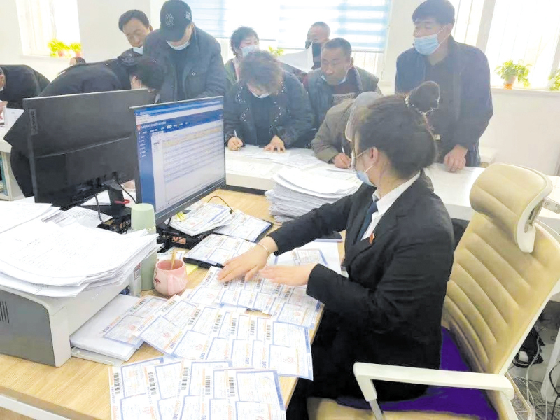 新民市法院配图：及时发放执行回款_编辑