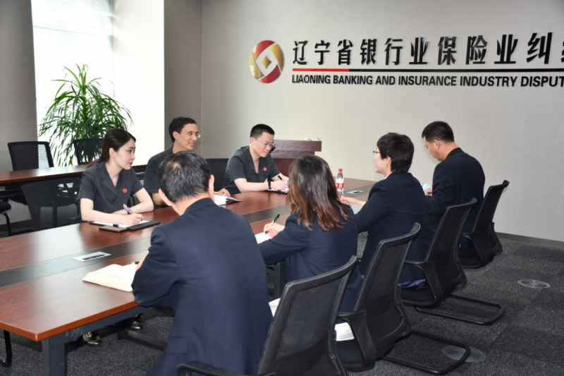 沈河区法院立案庭负责人一行在省银调中心座谈