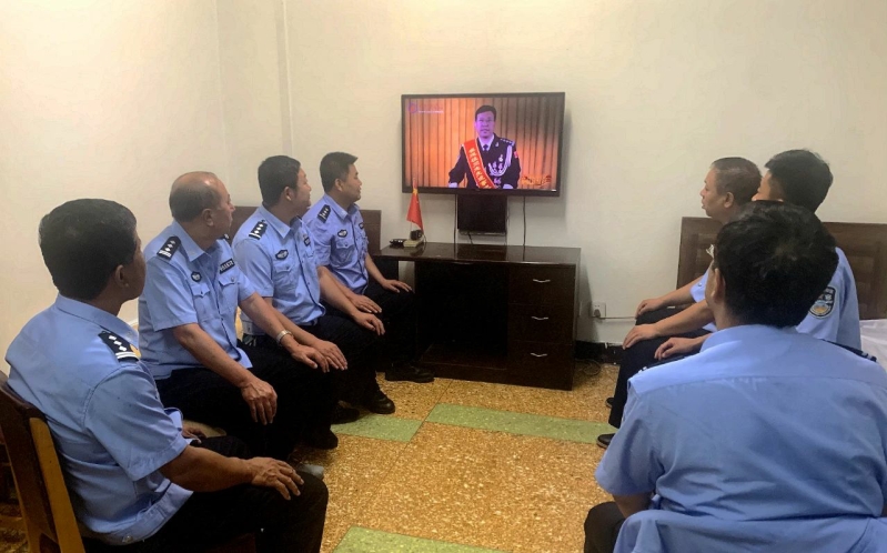 认真听取崔道植先进事迹“云”报告会(1)