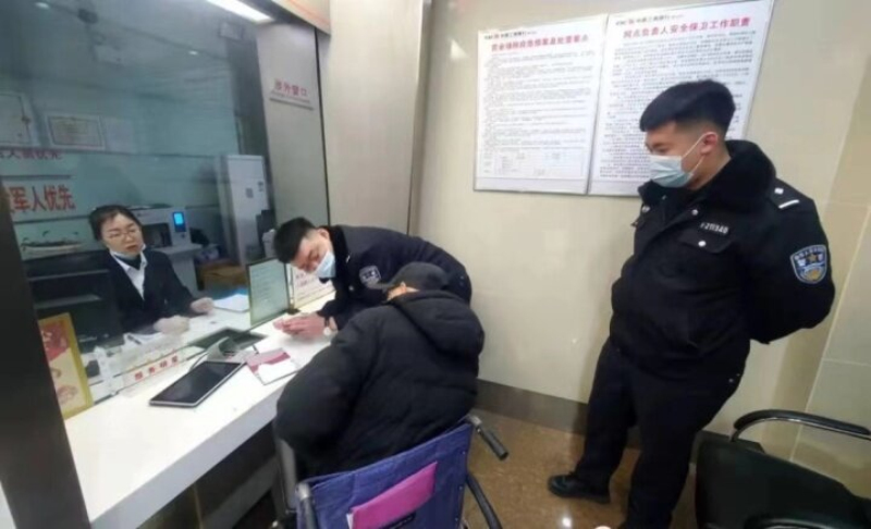 耐心了解老人需求。