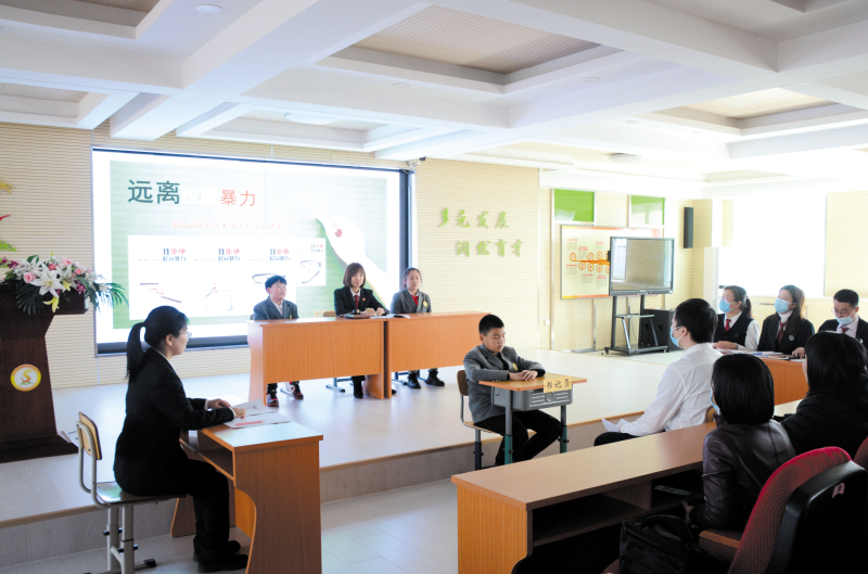 模拟法庭现场 李长生 摄