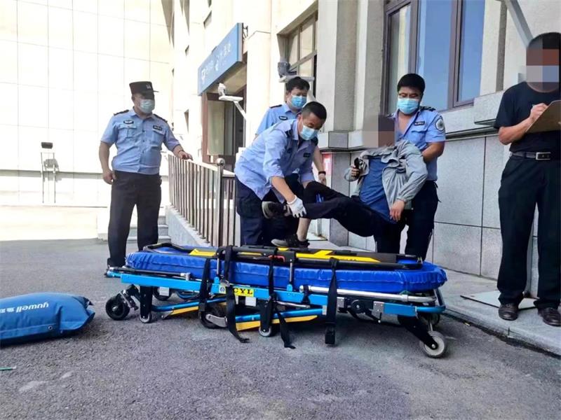 连山分局救人