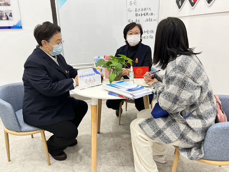 记者采访“姐妹花”