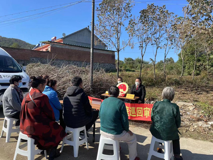 法庭进村开展巡回审判。