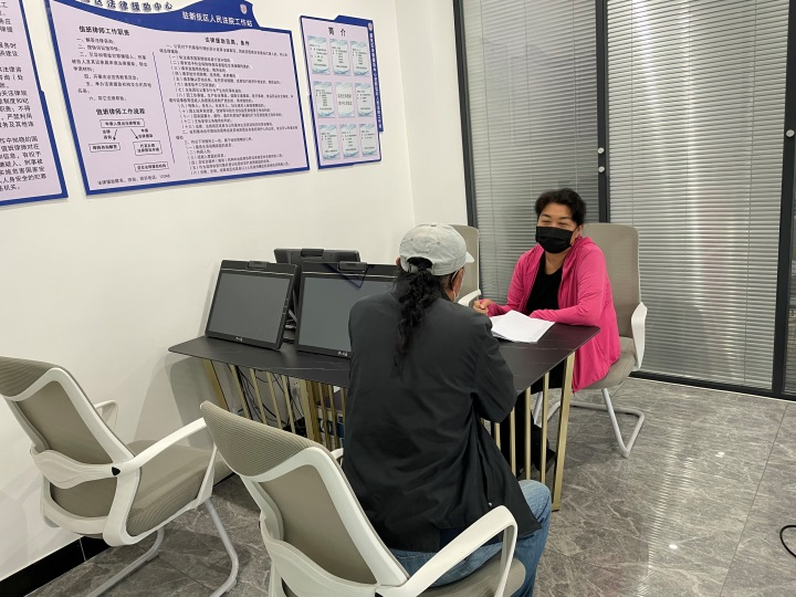 诉讼服务中心的值班律师提供免费咨询