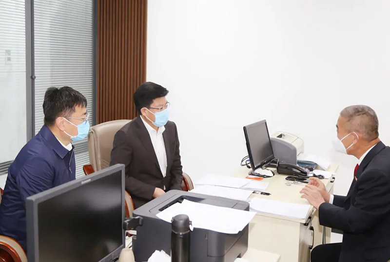 沈阳中院党组书记、院长任延忠（中）深入于洪区法院调研指导