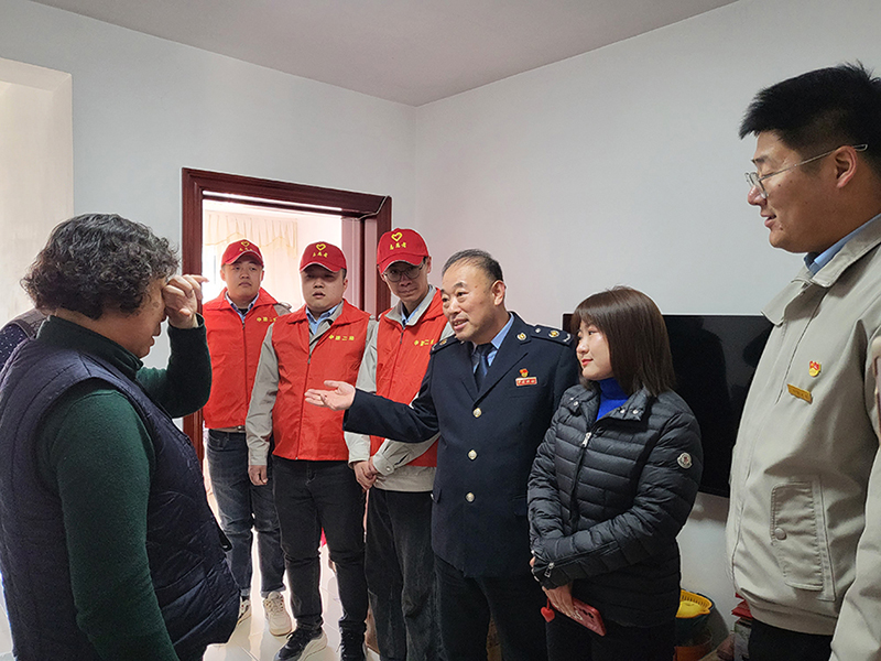抚顺市税务局稽查局志愿服务队到抚顺市安居社区慰问住户
