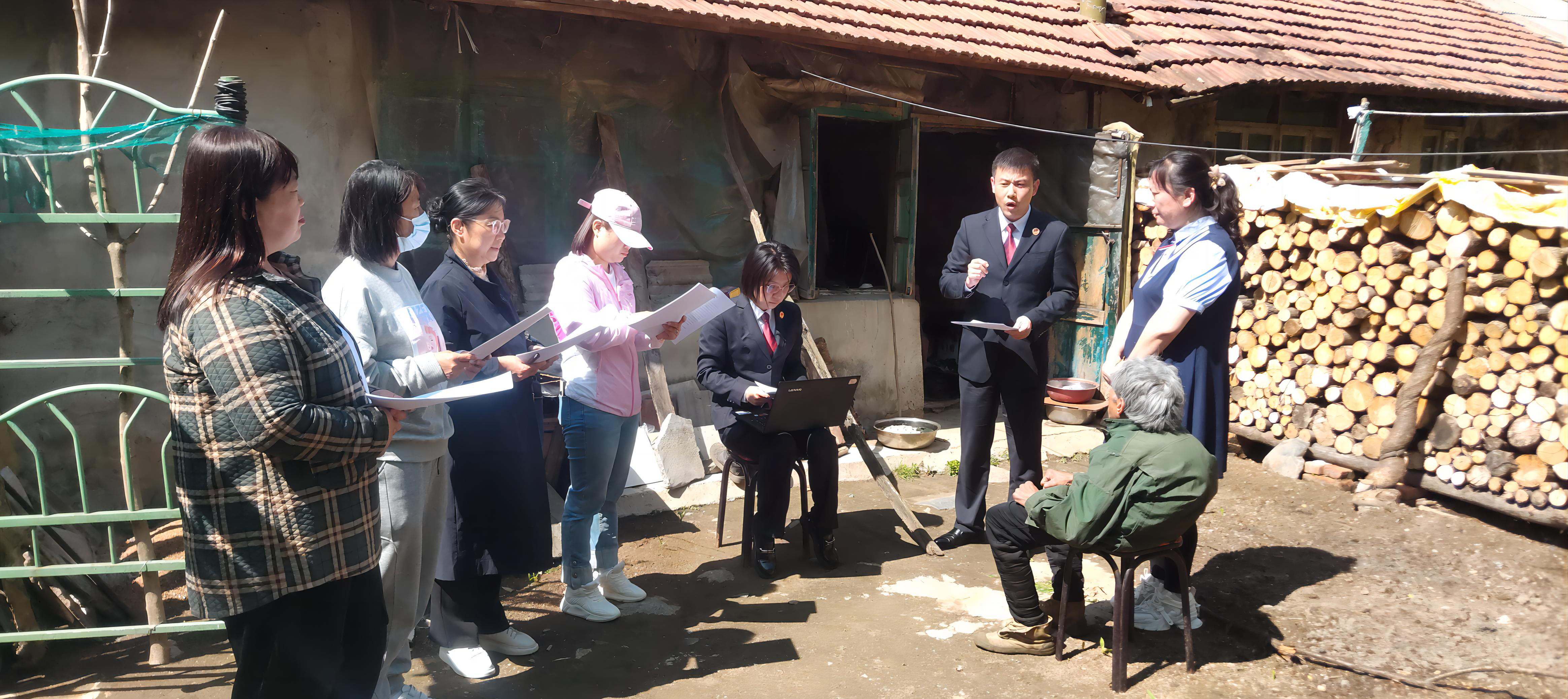 配文1：听证会在阳光下召开。