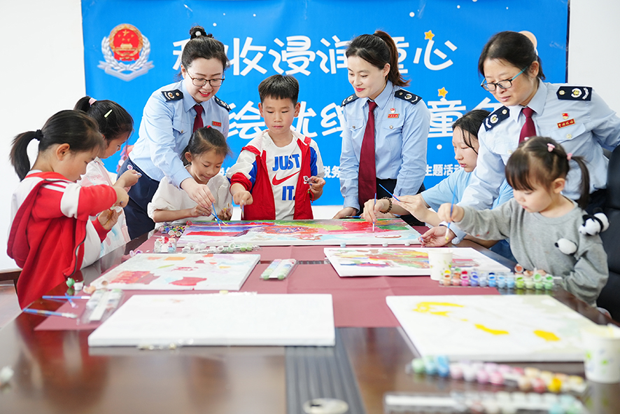 必见报——鞍山千山——0529税收浸润童心 绘就缤纷童年1