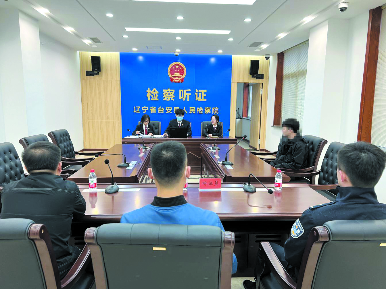 听证会现场。
