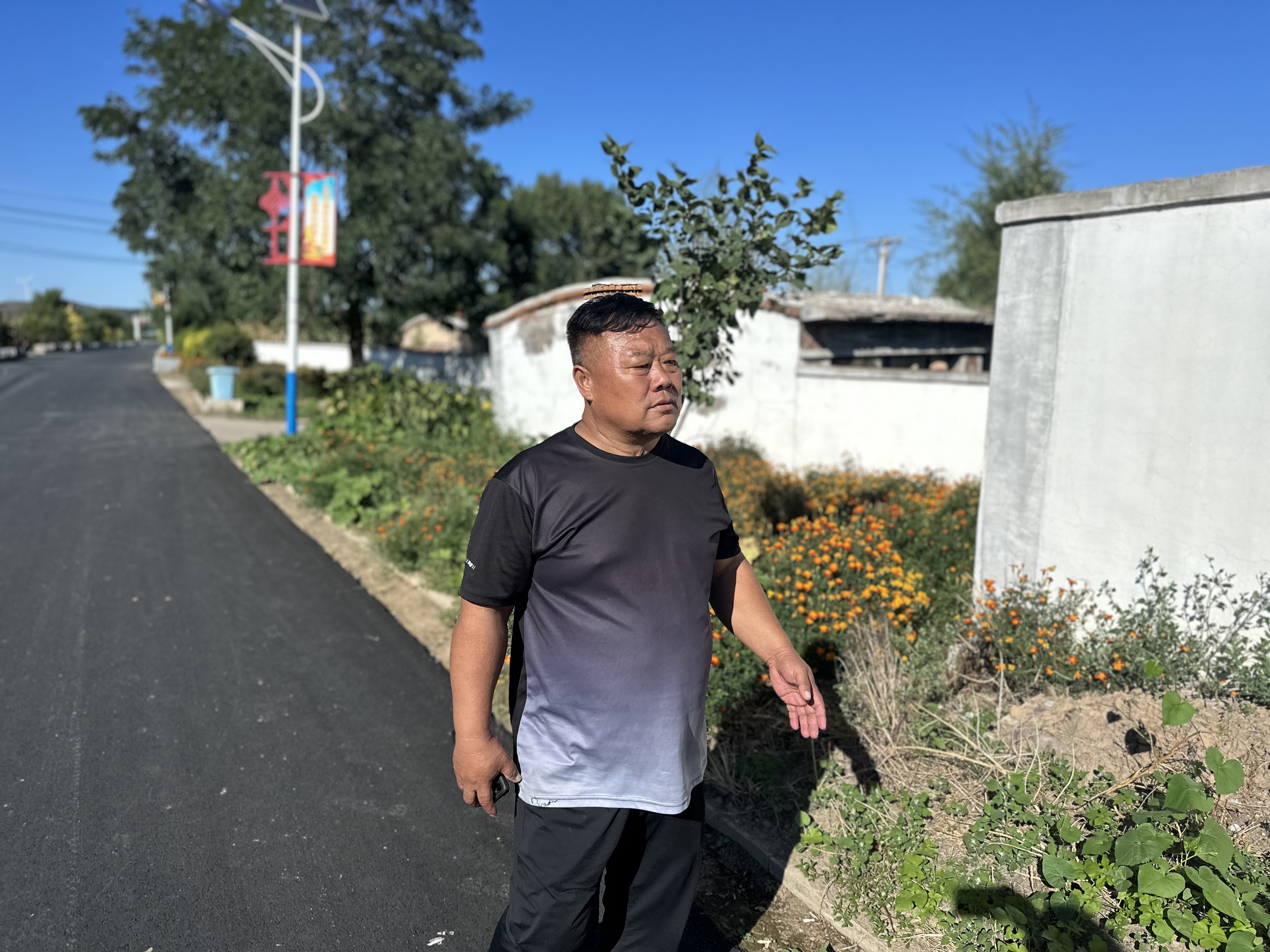 小寺村这条路，谢仁宏每天都要走上几遍