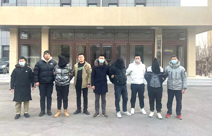 警方抓获犯罪嫌疑人