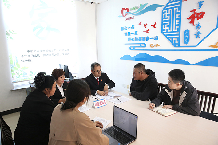 法庭故事 记者在案件调解现场