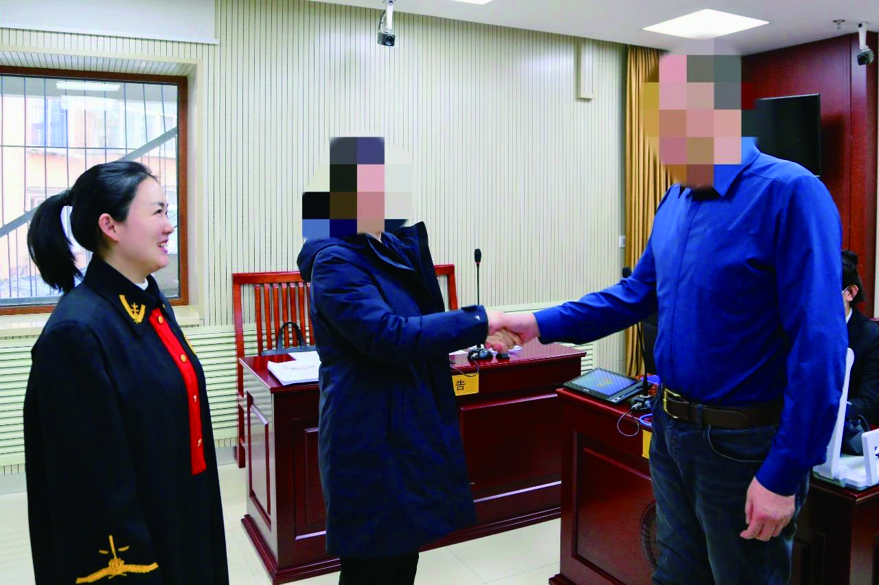 沈阳某医院与沈阳市医保中心相关负责人在庭上握手言和