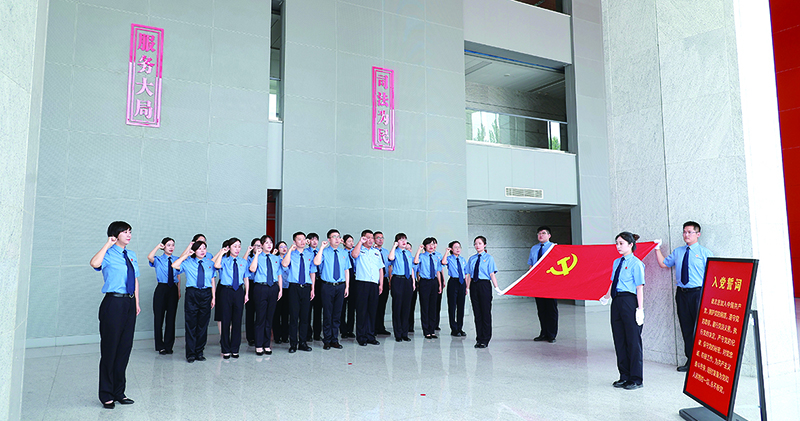 本溪市人民检察院青年干警重温入党誓词