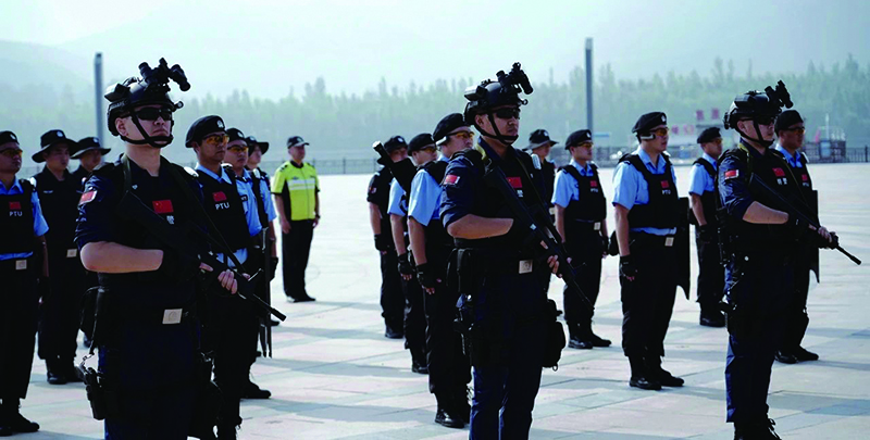 朝阳市喀喇沁左翼蒙古族自治县公安局巡特警大队轻装PTU机动队举行授旗仪式