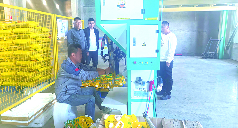 产业联合党委组织工作人员入企走访