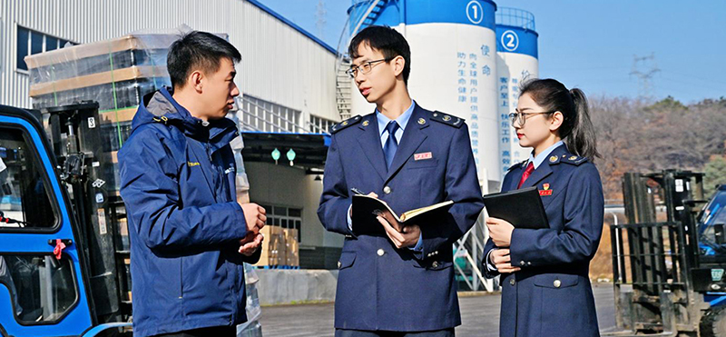 国家税务总局本溪高新技术产业开发区税务局组织业务骨干深入辽宁晟麦实业股份有限公司实地调研研发费加计扣除政策落实情况，激发企业创新活力。林林摄