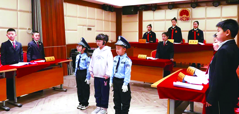 “向阳花”青少年模拟法庭现场