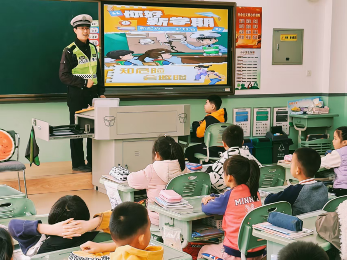法治春风润少年——大连政法系统开展中小学生安全教育活动(1)(1)781