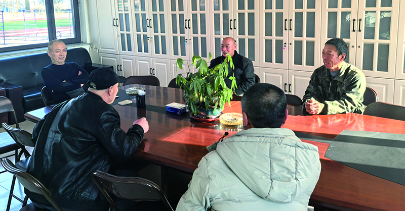 驻彰武县综治中心调解员化解矛盾纠纷现场