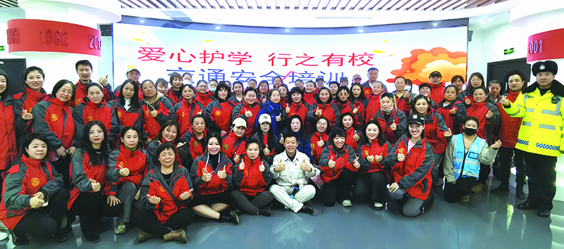 3鞍山——孙宝江志愿服务团队“爱心护学,行之有校”交通安全培训会