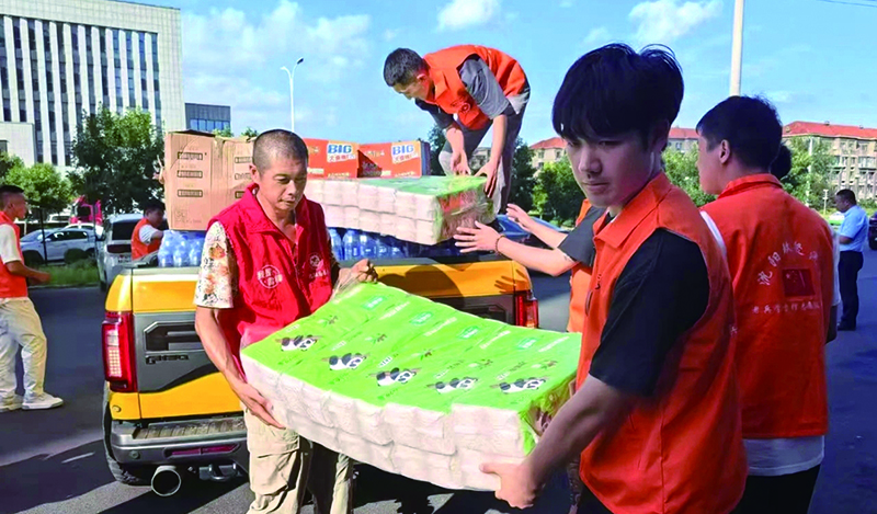 爱心物资送往一线