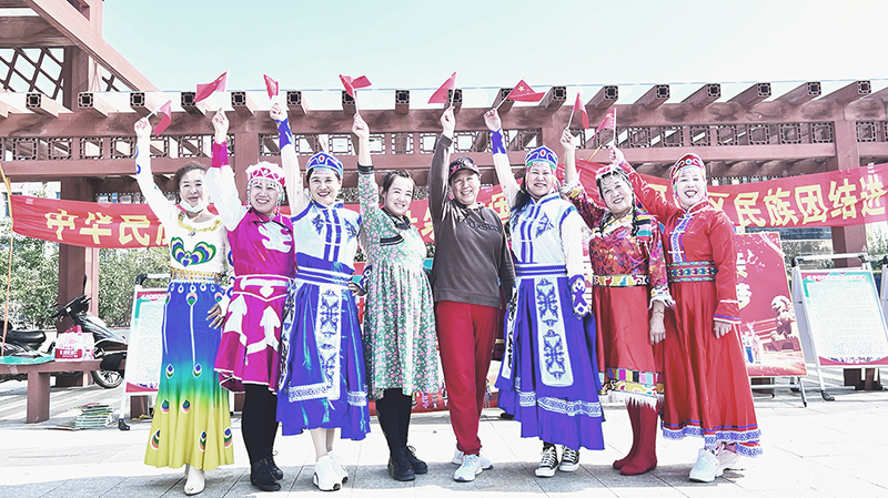 头题图,变电所社区居民自发组织开展文艺汇演