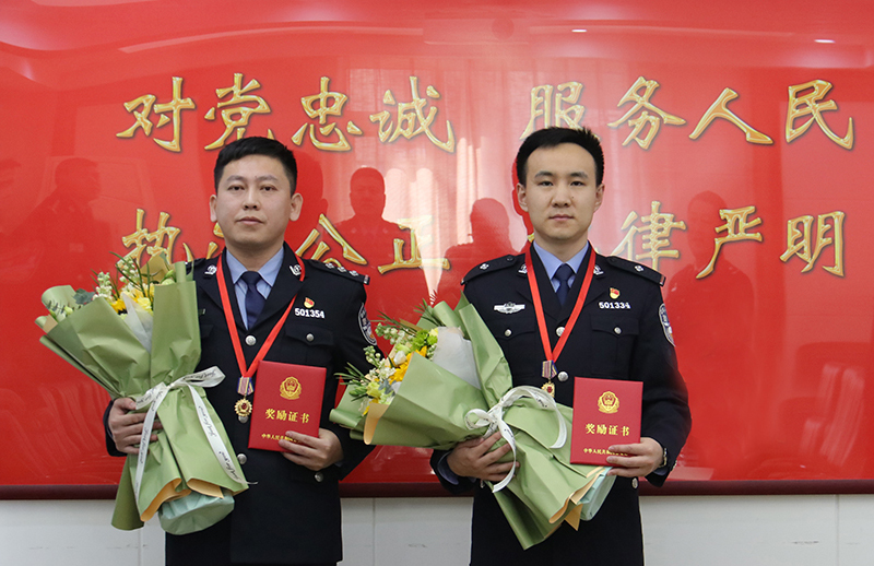 李忠跃(左)和孙绍舫(右)