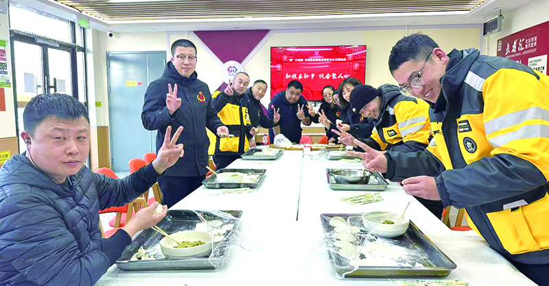 专业社工组织春节关爱活动