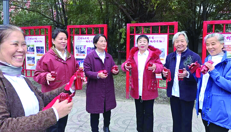 社区居民正在排练文艺节目