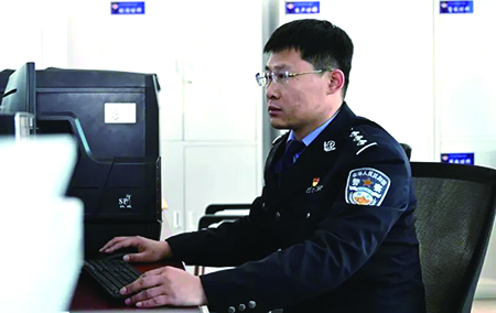 头题图，于发泳