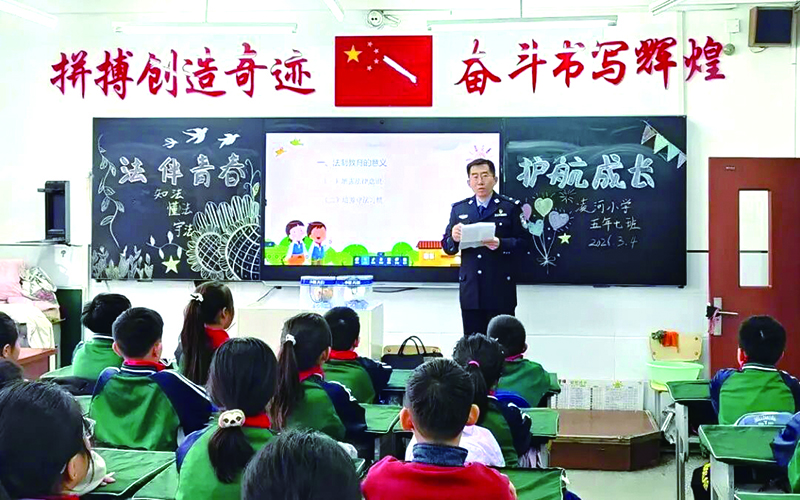 凌源监狱管理分局民警普法宣讲现场。