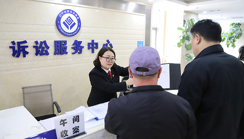 午间收案方便群众办理立案业务